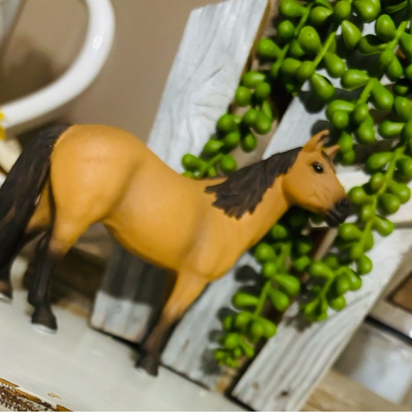 Beautiful RETIRED 2015 Mustang Mare Schleich - Picture 4 of 7